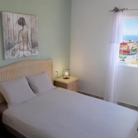 Lovely Tenerife Nearby Airport Apartment *